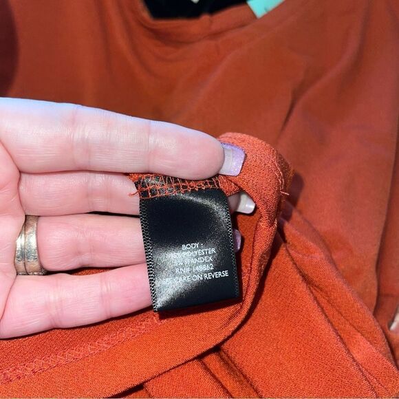 Torrid Knit Crepe V-Neck Cold Cutout Cold Shoulder Burnt Orange Top 2X - Picture 4 of 4